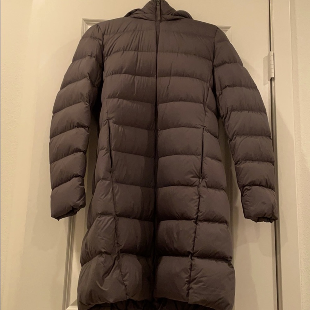 Like new Uniqlo ultra light down parka size L